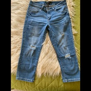 L&B Denim Capri distressed size 6